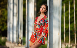 Woman red floral kimono blurry - floral free wallpaper