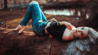 Woman lying woods blurry blue - in the wood free wallpaper for desktop