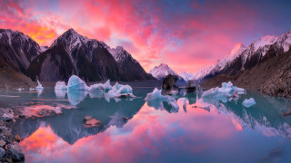 Sunset mountain lake icebergs pink - a beautiful sunset over a mountain lake free wallpaper