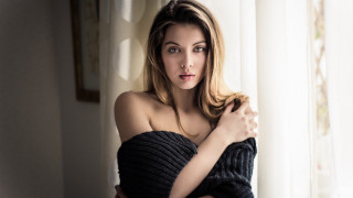 Eszter mattioni black dress surprised - a black dress leaning against a wall free wallpaper