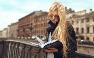 Woman reading bridge river city - artur tarnowski free wallpaper