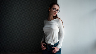 Woman glasses serious portrait 3d - glass free wallpaper for desktop