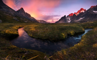 Lush green valley sunset mountains - lush free wallpaper for desktop