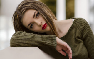 Blonde woman red lipstick portrait - red lipstick free wallpaper