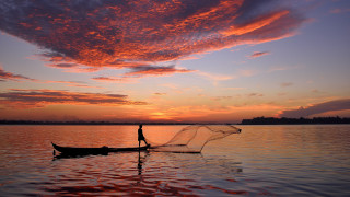 Boat man sunset water net - a net free wallpaper