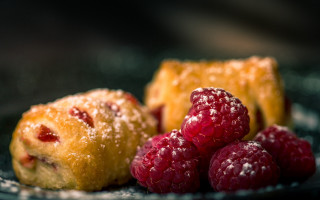 Raspberries pastry powdered sugar bite - sugar free wallpaper