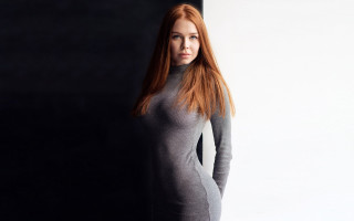 Esztter mattioni redhair arabesque portrait - a gray dress free wallpaper
