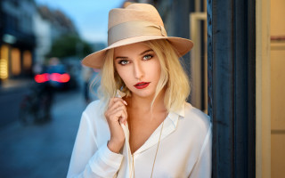 Woman hat city street night - a car in the background free wallpaper
