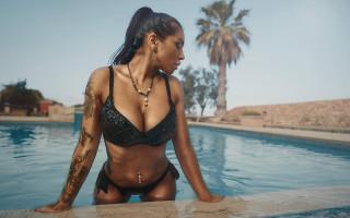 Woman bikini pool palm man - alexis simon belle free wallpaper for desktop