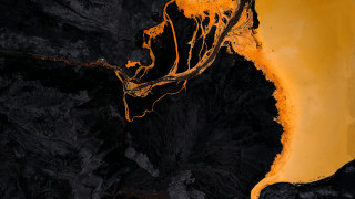 Yellow black center embers fire - area free wallpaper