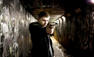 Man holding gun tunnel graffiti - graffiti free wallpaper for desktop