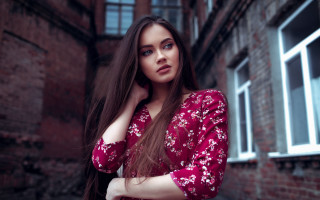 Woman longhair brickbuilding crossedarms fashion - a brick building free wallpaper