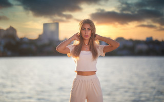 Woman waterfront beach blonde portrait - free vintage wallpaper for desktop