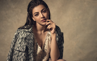 Woman sitting portrait serious fashion - a chair free wallpaper for desktop