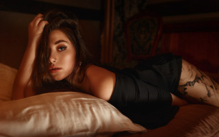 Woman tattoo bed blueeyes brownhair - behind her head free wallpaper