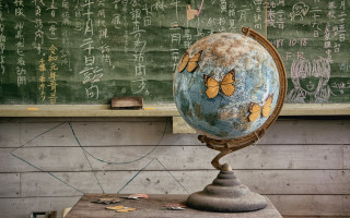 Globe butterflies chalkboard indoor colorized - a globe free wallpaper