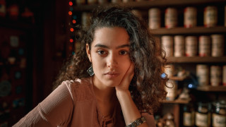 Woman honey shelf portrait bokeh - ayshia taşkın free wallpaper for desktop