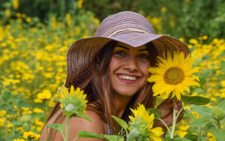 Woman hat sunflower field flower - a woman in a hat holding free wallpaper