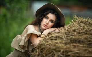 Woman hat hay portrait blueeyes - a pile of hay free wallpaper