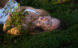 Woman lying grass plant closed - a plant free wallpaper