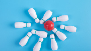 White plastic bowling pins red - free new year wallpaper