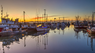 Harbor boats sunset colorful sky - a colorful sky in the background free wallpaper