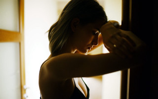 Annabel eyres black top holding - a black top free wallpaper for desktop