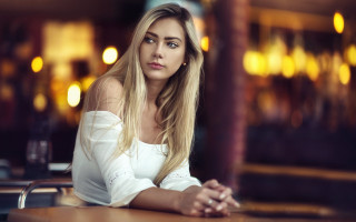 Serious woman portrait blonde blue - american barbizon school free wallpaper