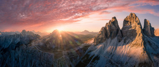 Mountain range sunset pink sky 2 - cloud and sun rays free wallpaper