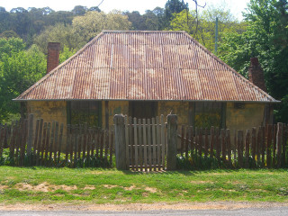 Small house rusty roof fence - a small house free wallpaper