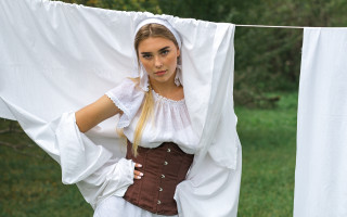 Woman bridal veil field portrait - a woman in a costume free wallpaper