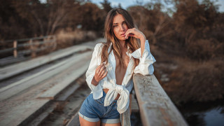 Woman bridge open shirt brown - her cheek free wallpaper