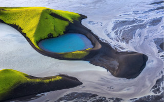 Blue lake green black sand - a blue lake free wallpaper