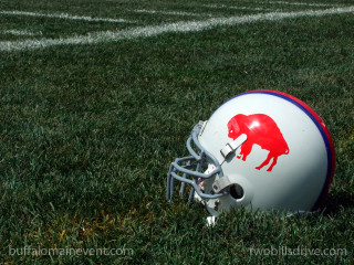 Helmet red elephant grass football - white line free wallpaper