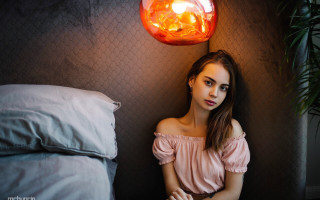 Woman corner bed lamp plant - elsa bleda free wallpaper