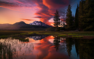 Mountain reflection lake sunset pink 3 - a few tree free wallpaper for desktop