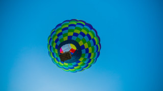 Colorful hot air balloon blue 16 - a colorful hot air balloon free wallpaper