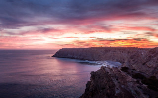 Sunset rocky cliff water cityscape - a rocky cliff free wallpaper