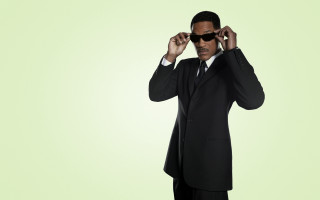 Man suit sunglasses serious adjusting - a man in a suit and sunglasses free wallpaper
