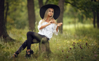 Woman black hat forest sitting - a tree stump in a forest free wallpaper