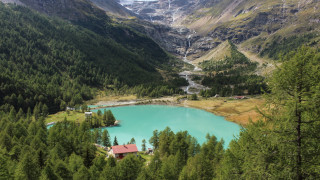 Mountain lake forest house scenery 2 - a red roof free wallpaper
