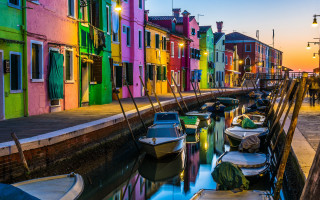 Boats building river sunset cityscape - parked free wallpaper for desktop