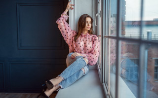 Woman window sill city pajamas - free vintage wallpaper for desktop