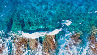 Ocean cliff waves caustics starry - the rock and the water free wallpaper