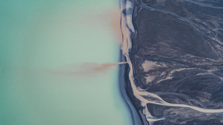 Water plane mountains landart microscopic - a mountain range in the background free wallpaper