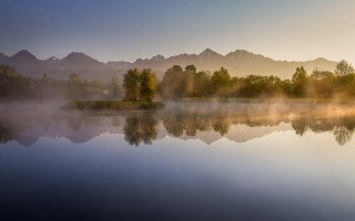 Lake mountains mist reflections forest - the water and mountains free wallpaper