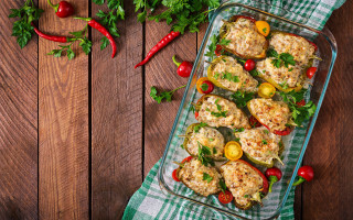 Glass dish chicken vegetables table - bela čikoš sesija free wallpaper for desktop