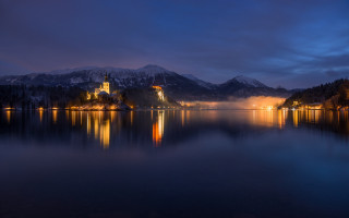 Castle lake mountains night fog - fog free wallpaper