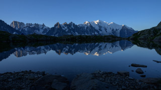 Mountain range reflection lake dusk - didier mouron free wallpaper