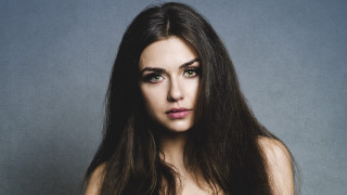 Adrienn henczne deak green eyes - head and shoulders portrait free wallpaper for desktop